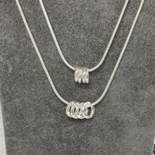 Load image into Gallery viewer, Unisex necklace with gold or silver hammered rings
