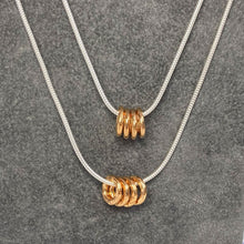 Load image into Gallery viewer, Unisex necklace with gold or silver hammered rings
