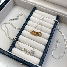 Load image into Gallery viewer, Unisex necklace with gold or silver hammered rings
