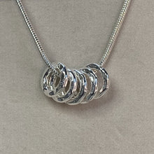Load image into Gallery viewer, Unisex necklace with gold or silver hammered rings
