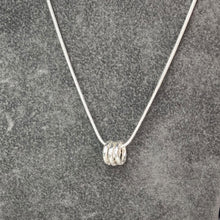 Load image into Gallery viewer, Unisex necklace with gold or silver hammered rings
