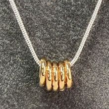 Load image into Gallery viewer, Unisex necklace with gold or silver hammered rings
