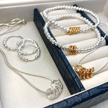 Load image into Gallery viewer, Unisex necklace with gold or silver hammered rings
