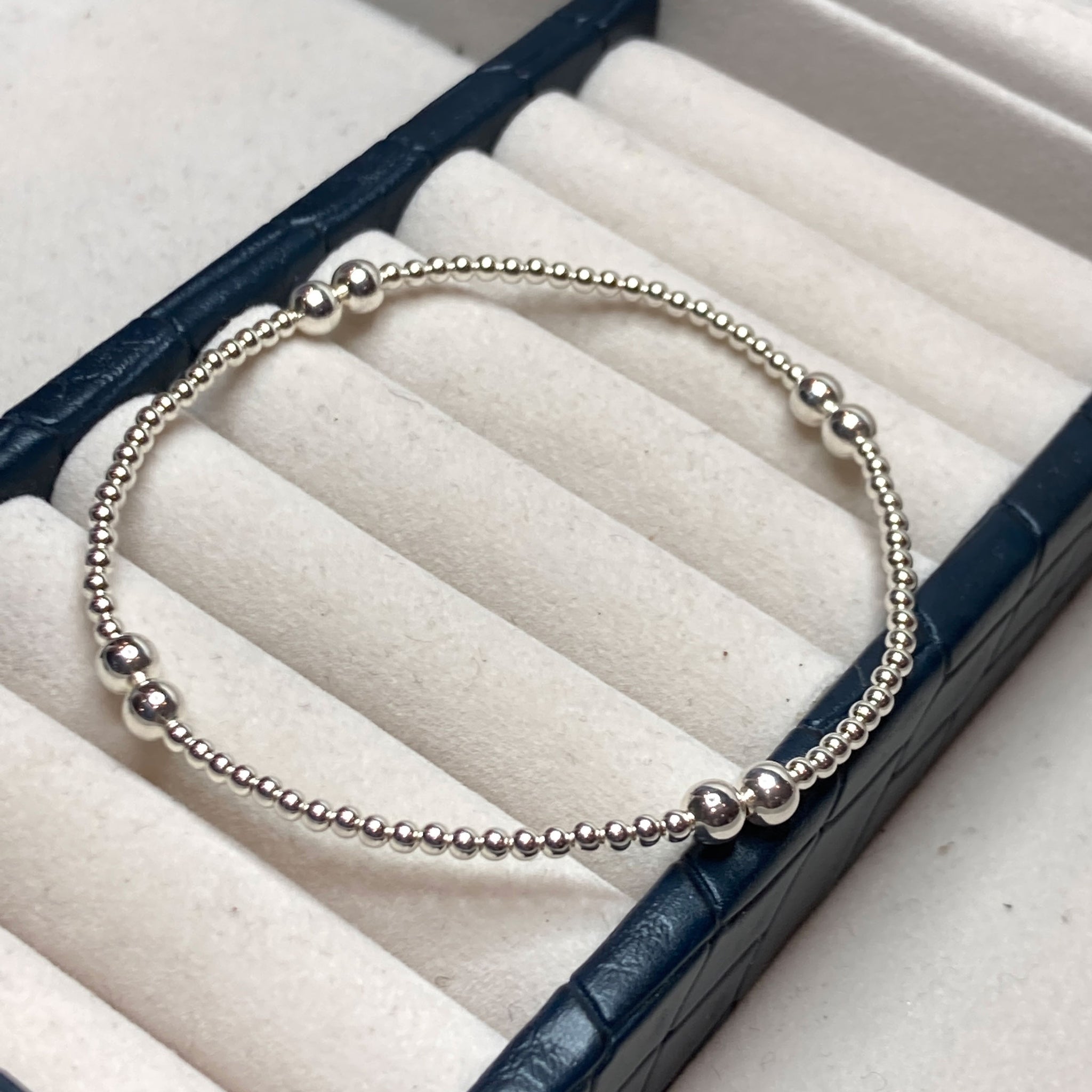 String of beads sliding bracelet on sale